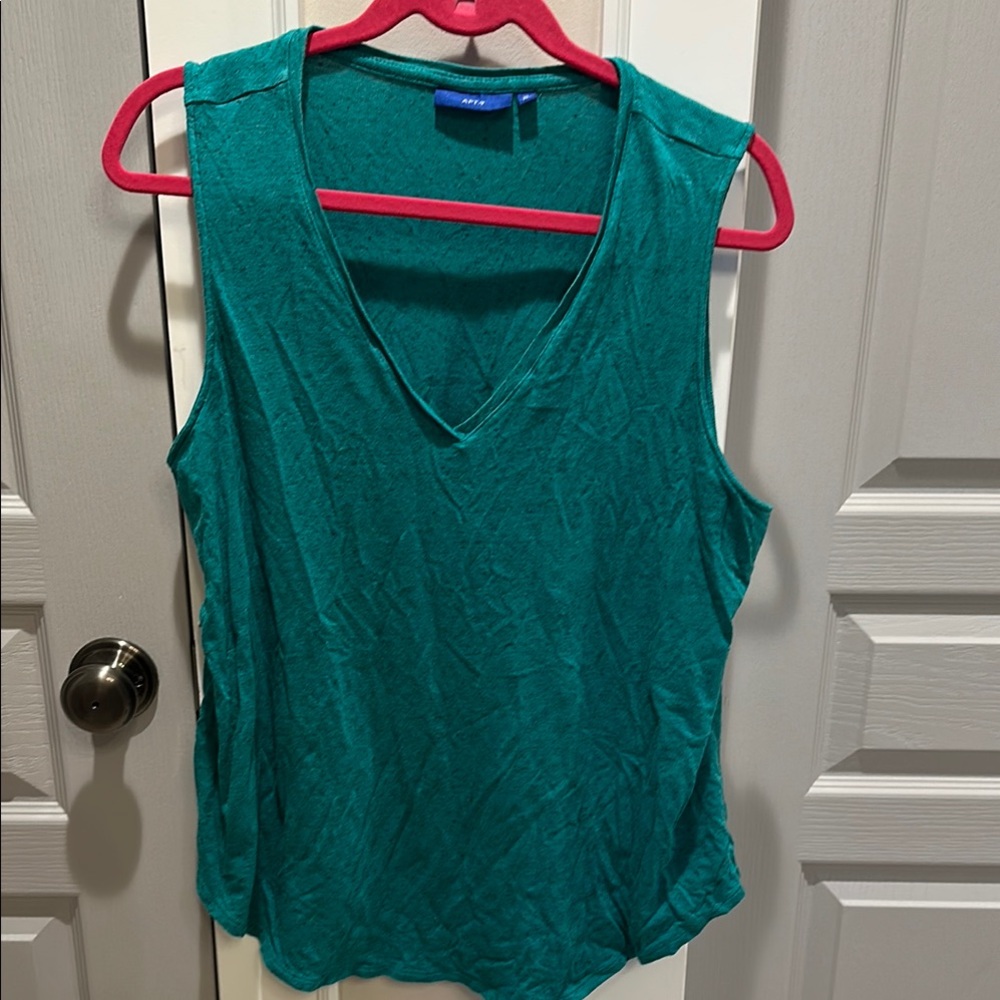 Apt. 9 Green Sleeveless Tank Top with V-Neckline loose fit
